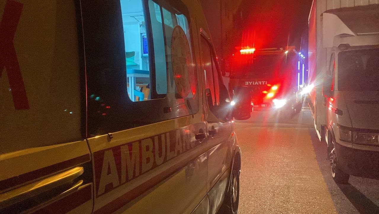 Tadilat yapılan çatıda yangın çıktı