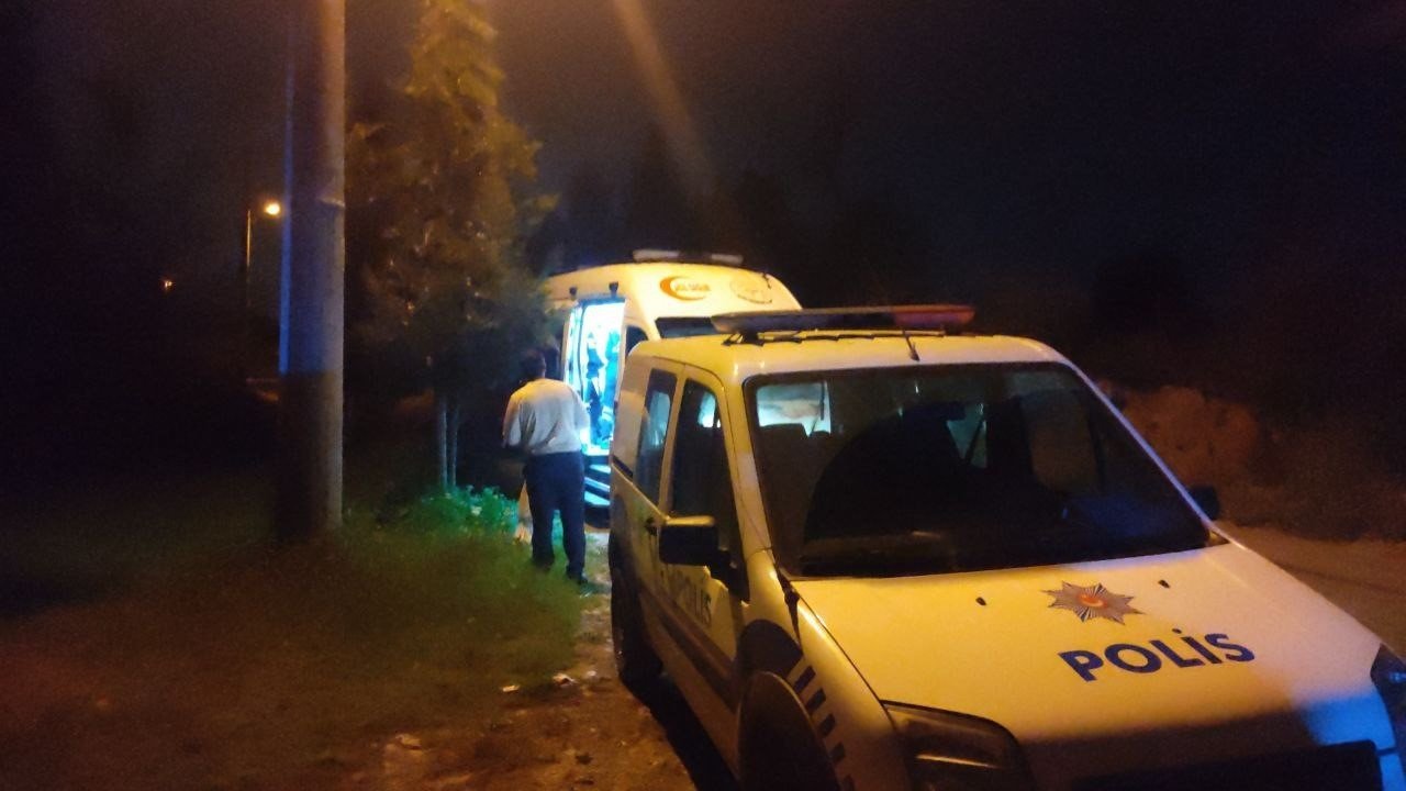 Bunalımda olduğu iddia edilen kişi telefonları açmayınca ekipler kapıyı kırarak içeri girdi