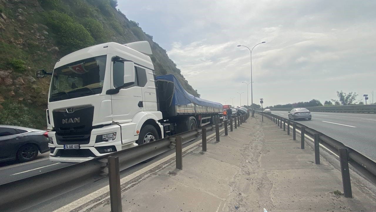 TEM’de 7 aracın karıştığı zincirleme kazada can pazarı