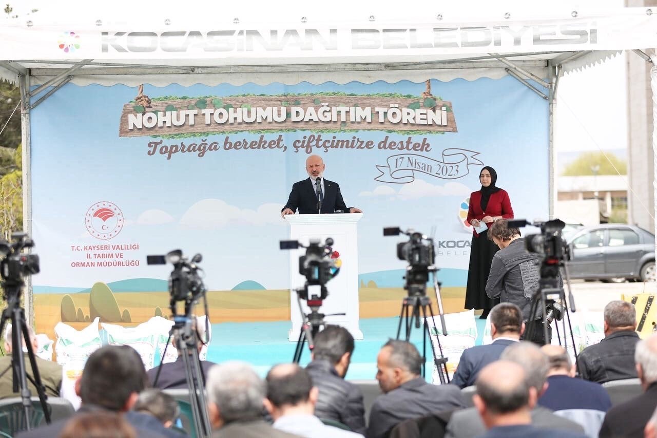 Kocasinan Belediyesi, çiftçiye beyaz sertifikalı 15 ton tohum dağıttı