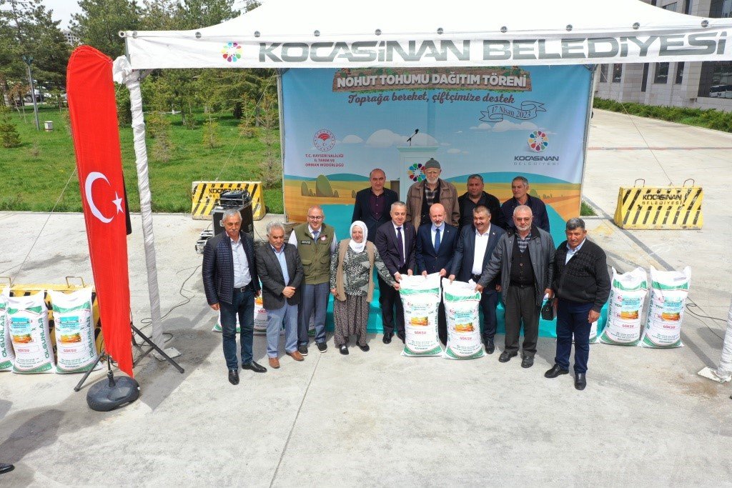 Kocasinan Belediyesi, çiftçiye beyaz sertifikalı 15 ton tohum dağıttı