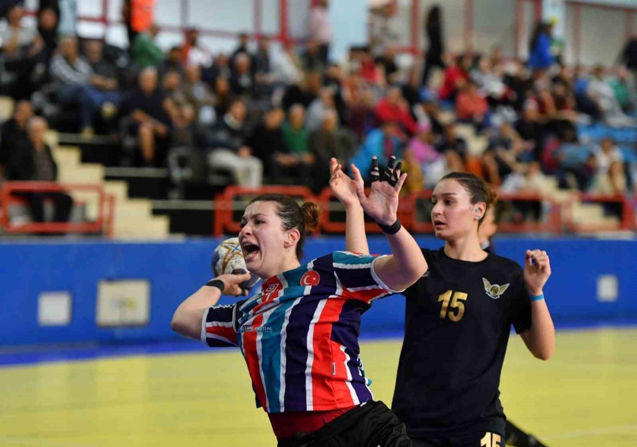 ’Mavi Kelebekler’ galibiyetle bitirdi