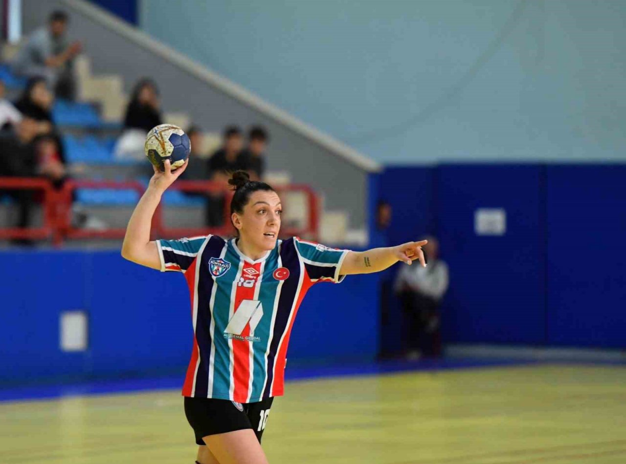 ’Mavi Kelebekler’ galibiyetle bitirdi