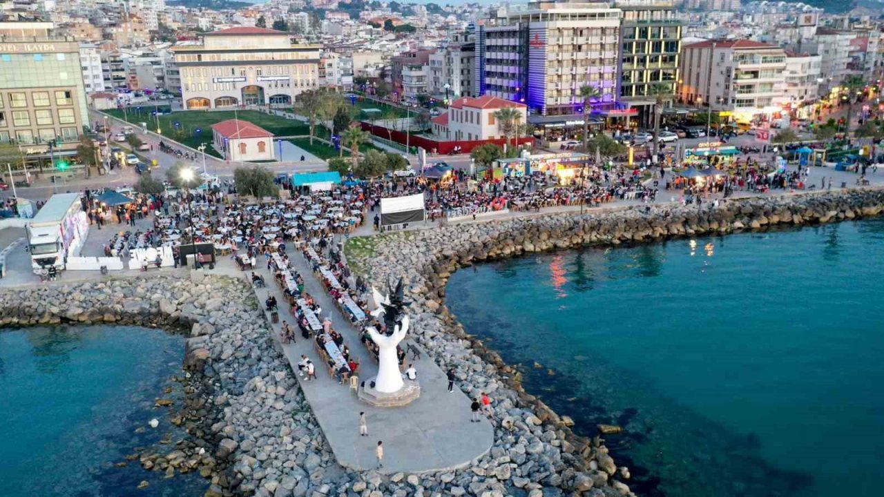 Kuşadası’nda Kadir Gecesi’ne özel 2 bin kişilik iftar programı