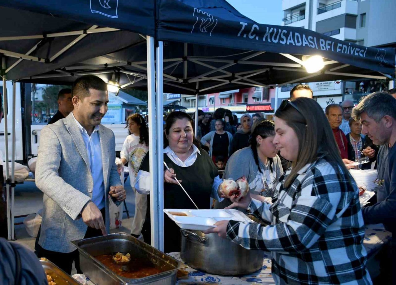 Kuşadası’nda Kadir Gecesi’ne özel 2 bin kişilik iftar programı