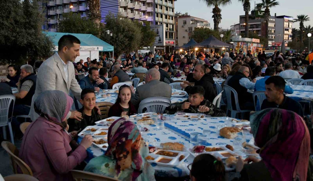 Kuşadası’nda Kadir Gecesi’ne özel 2 bin kişilik iftar programı
