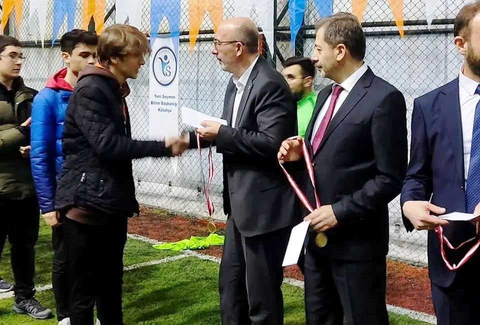 Kütahya AK Gençlikten liseler arası futbol turnuvası