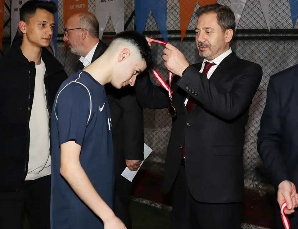 Kütahya AK Gençlikten liseler arası futbol turnuvası