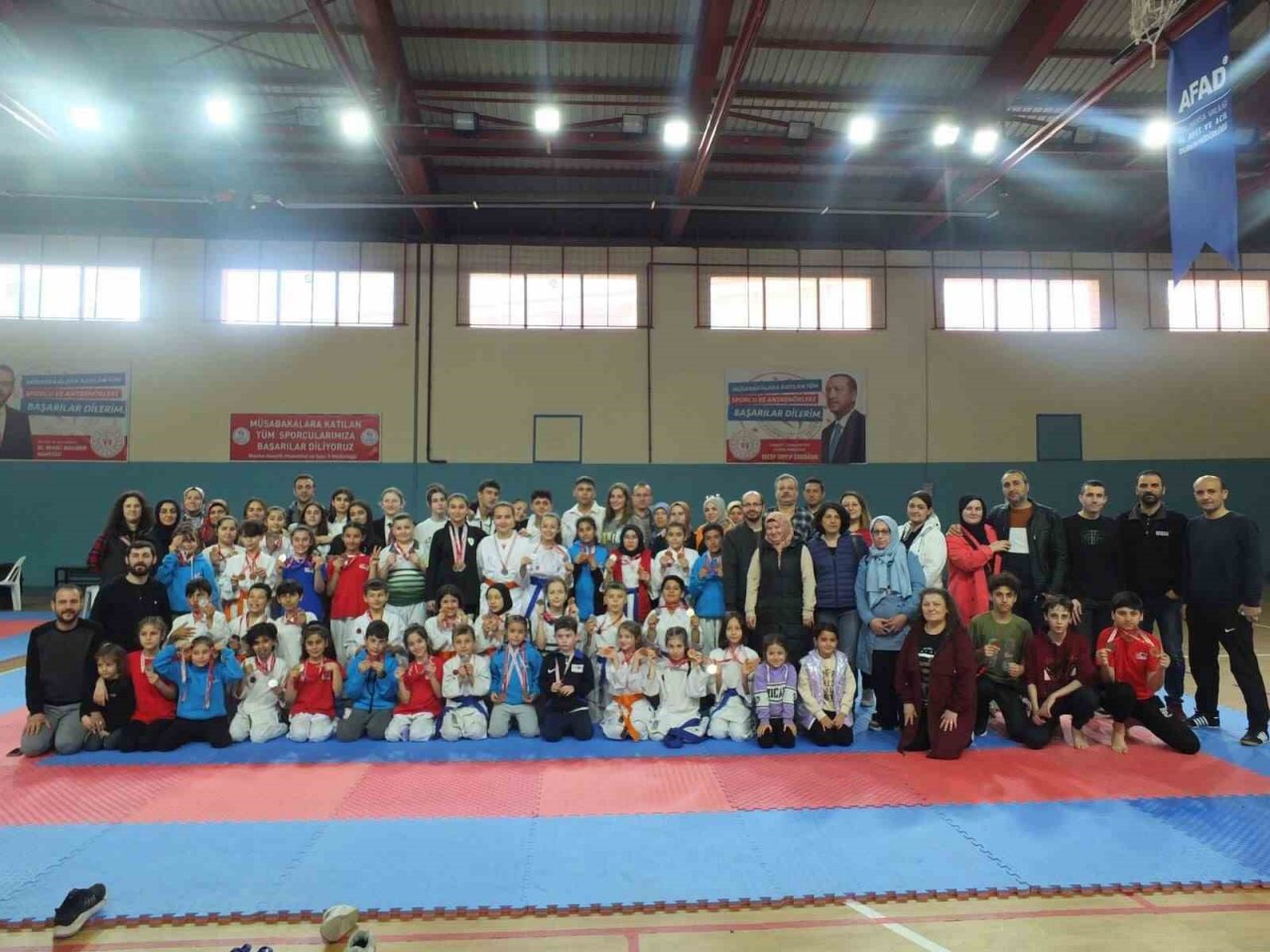 Manisa BBSK’lı karatecilerden 65 madalya