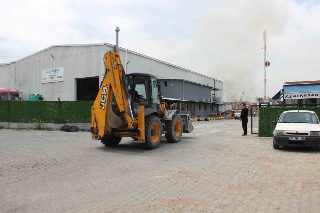 Manisa OSB’deki kağıt fabrikasındaki yangın kontrol altına alındı