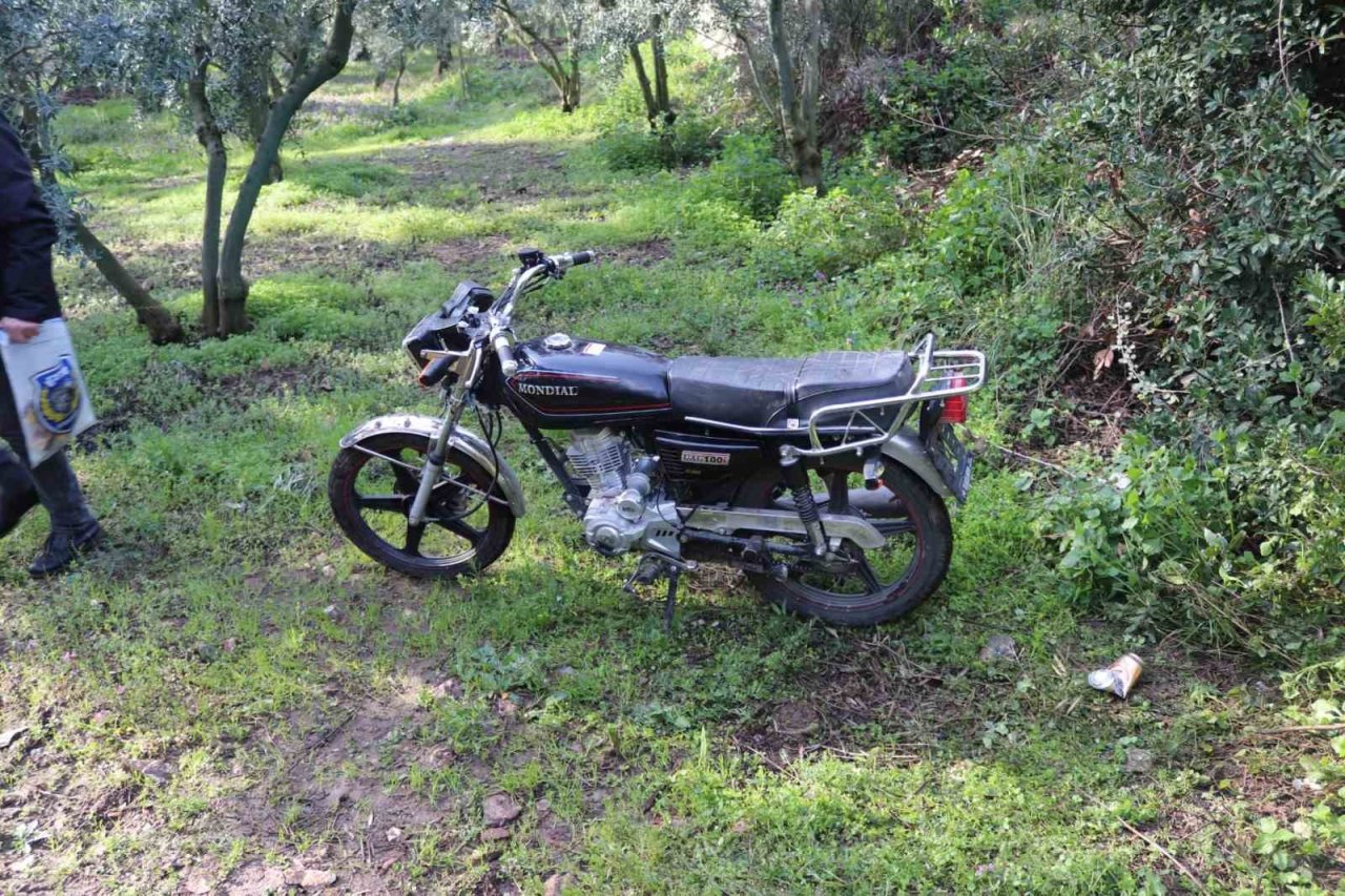 Hırsızların çalıp gömdüğü motosiklet polisin dikkati sayesinde bulundu