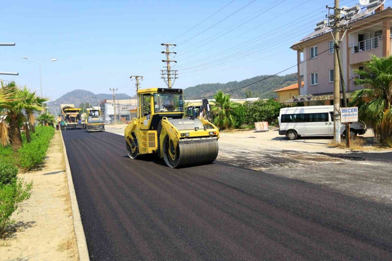 Ortaca’da yol bakım çalışmaları devam ediyor