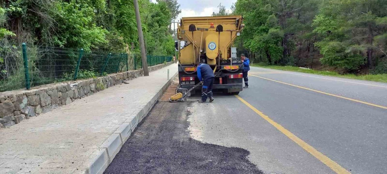 Ortaca’da yol bakım çalışmaları devam ediyor