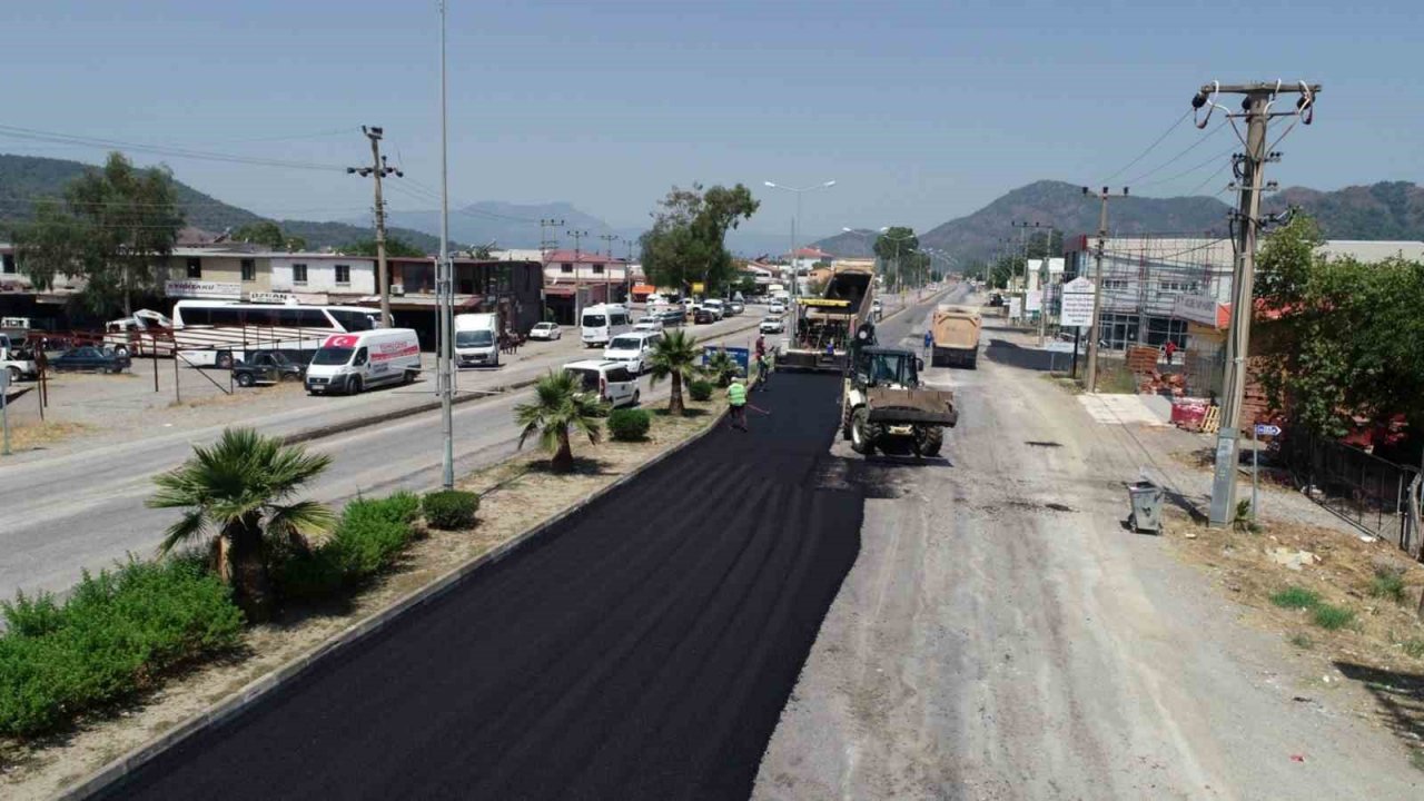 Ortaca’da yol bakım çalışmaları devam ediyor