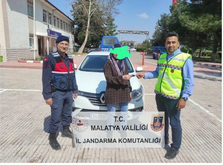 Oto bakım servisine bakım için teslim edilen aracı çaldılar