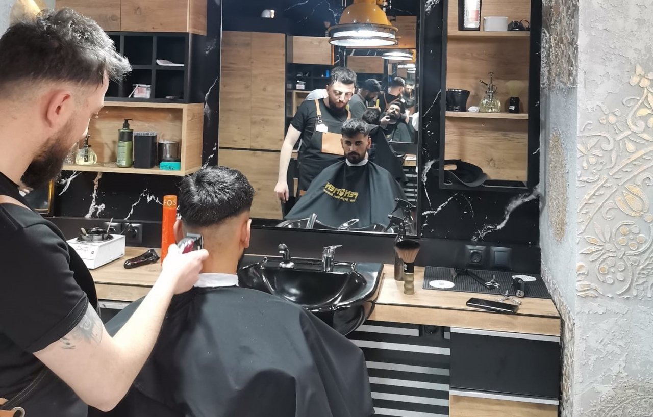 Erzincanlı berberlerin yoğun bayram mesaisi