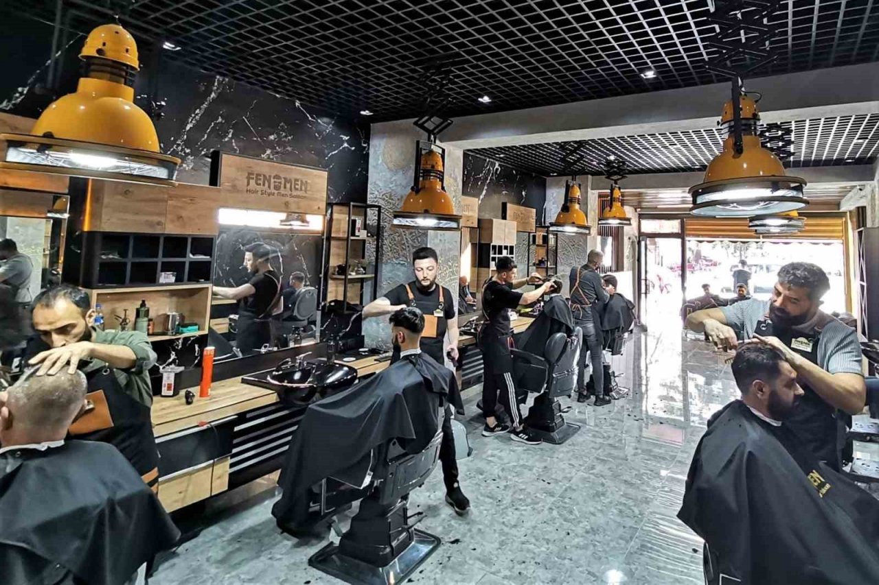 Erzincanlı berberlerin yoğun bayram mesaisi