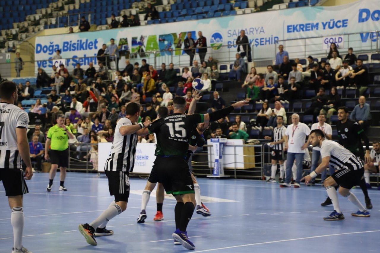 Büyükşehir hentbol Beşiktaş’a mağlup oldu