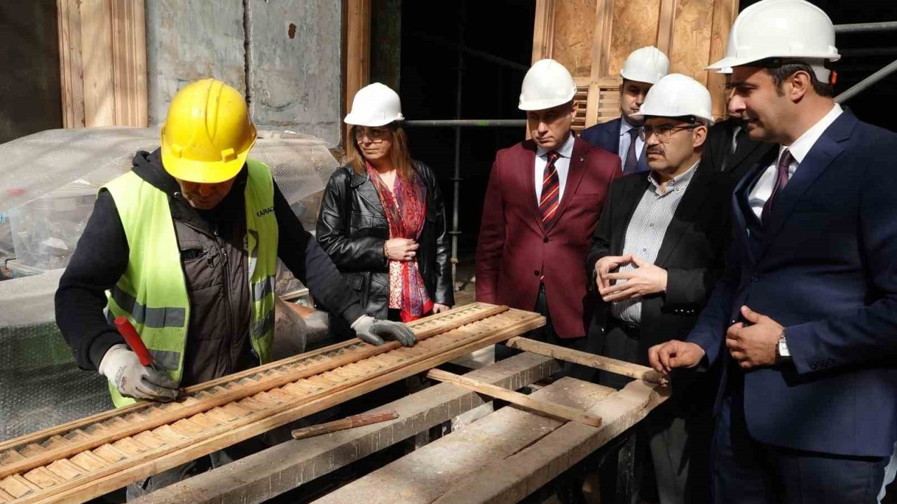 Vali Ustaoğlu Kostaki Konağı restorasyonunda incelemelerde bulundu