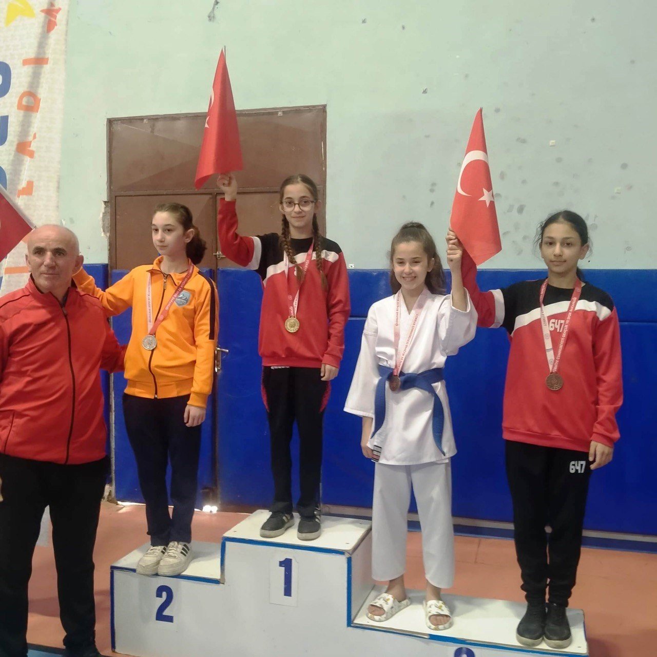 Körfez’in karatecilerinden büyük başarı