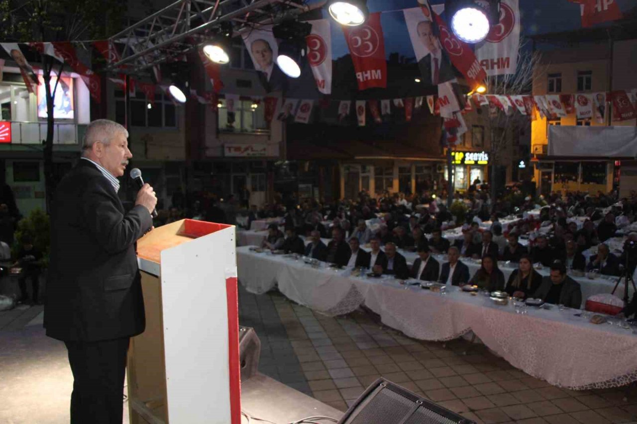Mehmet Sarı’dan Taşova’da 17. geleneksel toplu iftar