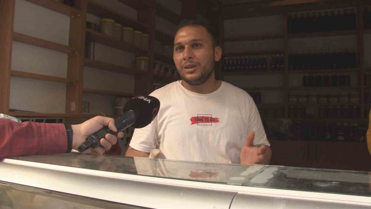 Hatay’da enkazların gölgesinde bayram hazırlığı