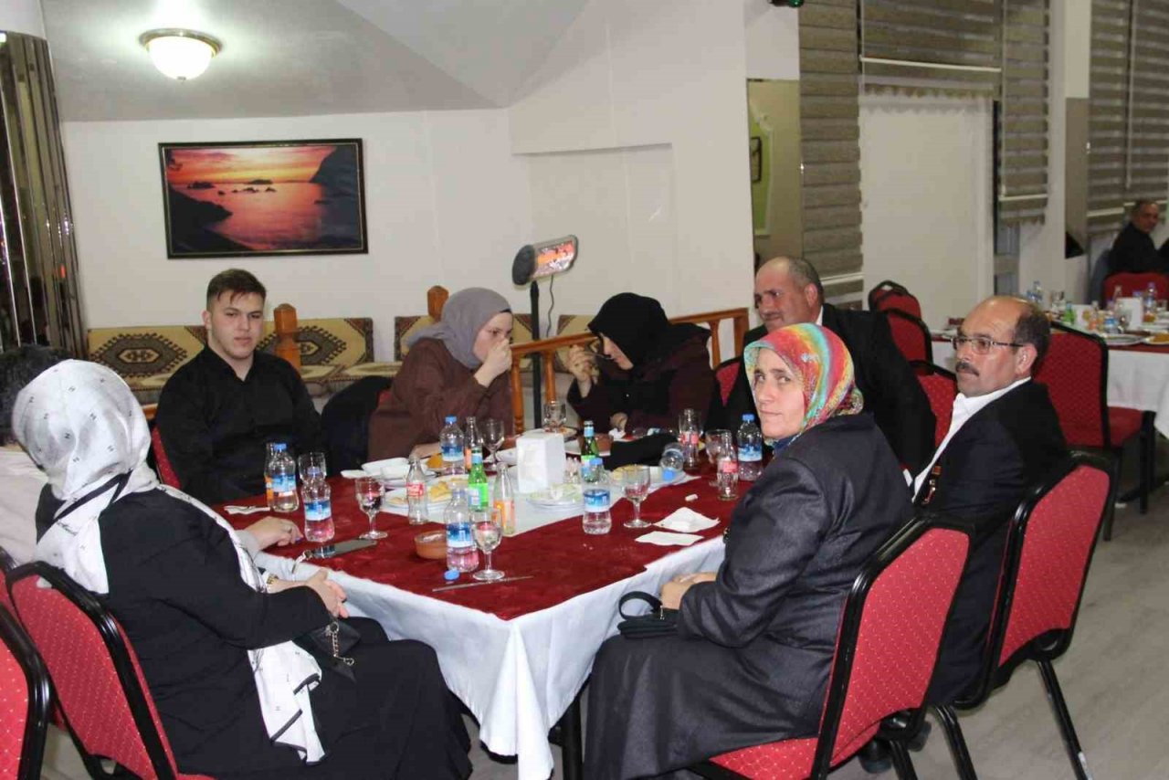 Bolvadin’de şehit ailesi ve gaziler iftarda bir araya geldi