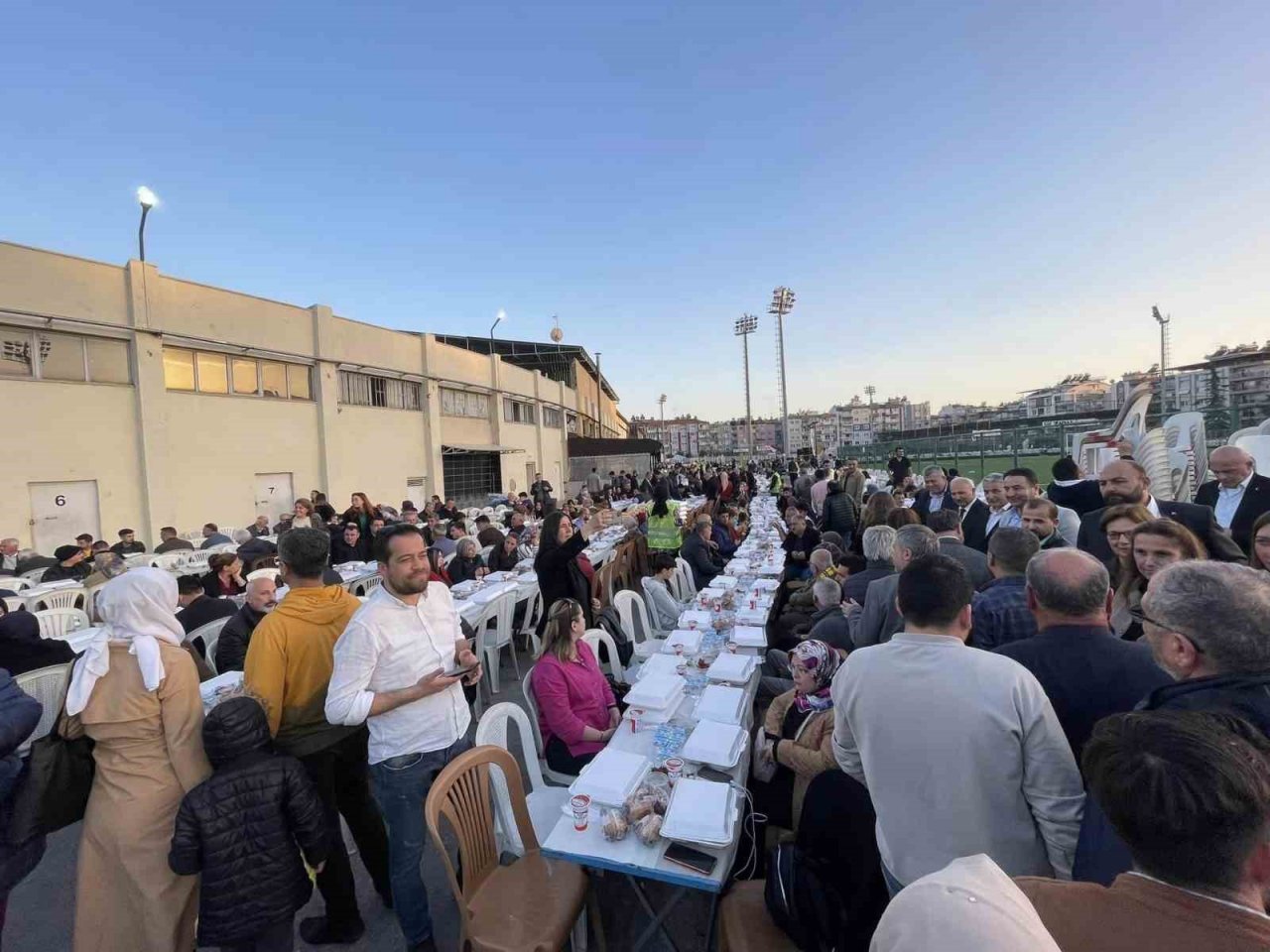 AK Parti Aydın’da 5 bin kişilik iftar yemeği düzenledi