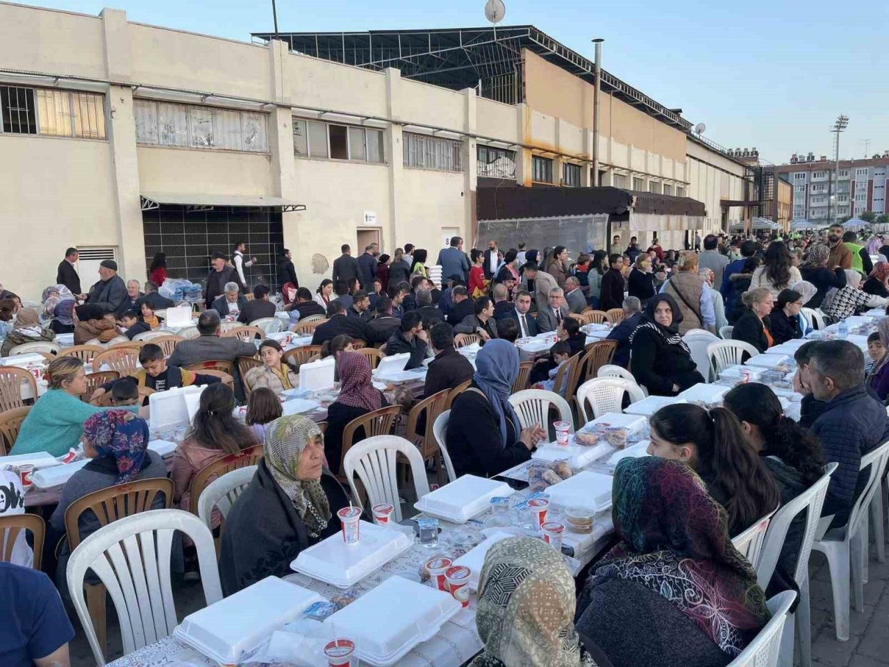 AK Parti Aydın’da 5 bin kişilik iftar yemeği düzenledi