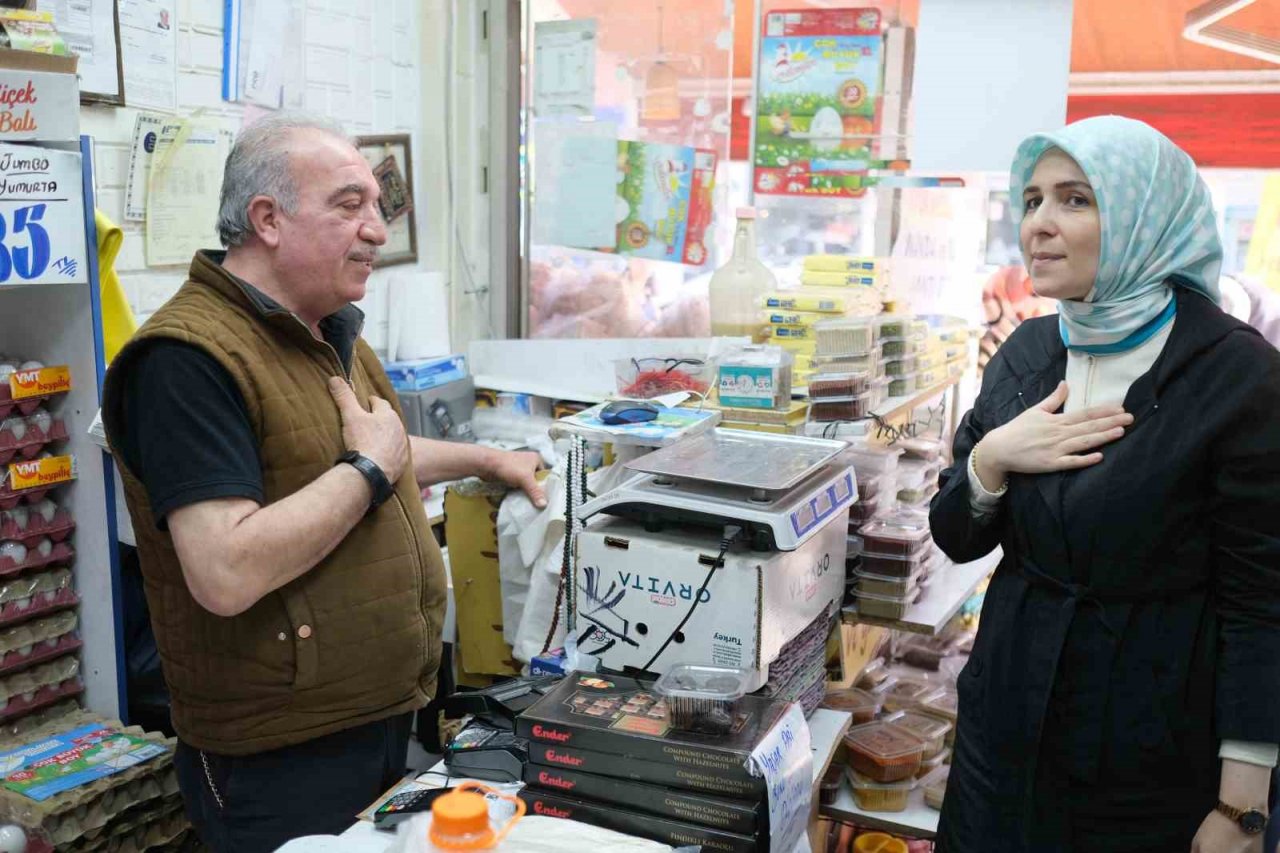 AK Partili vekil adayları Kağıthane’yi sokak sokak ziyaret ediyor