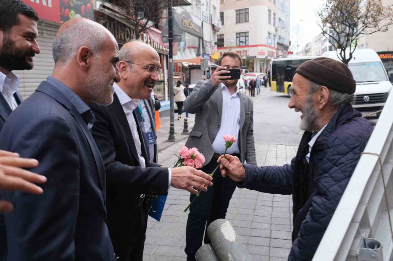 AK Partili vekil adayları Kağıthane’yi sokak sokak ziyaret ediyor