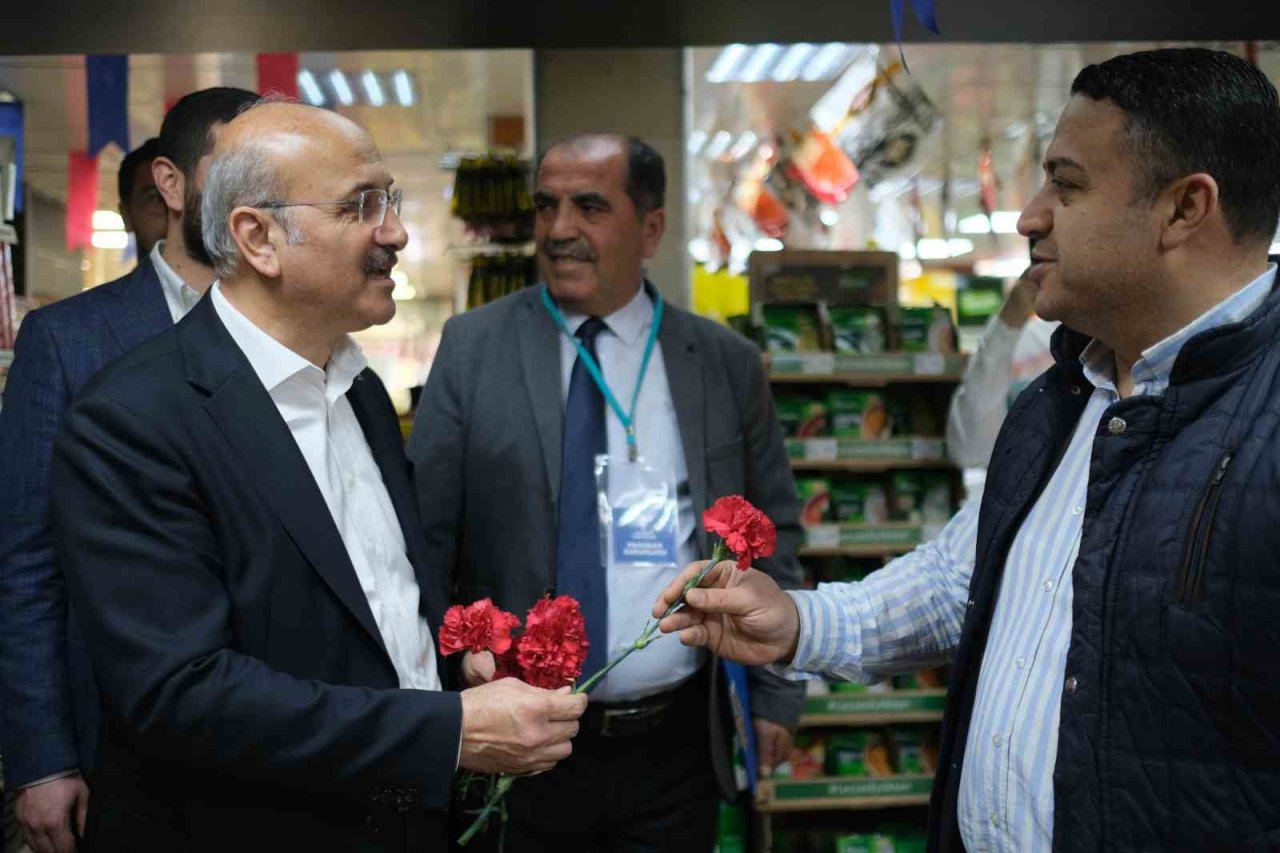 AK Partili vekil adayları Kağıthane’yi sokak sokak ziyaret ediyor