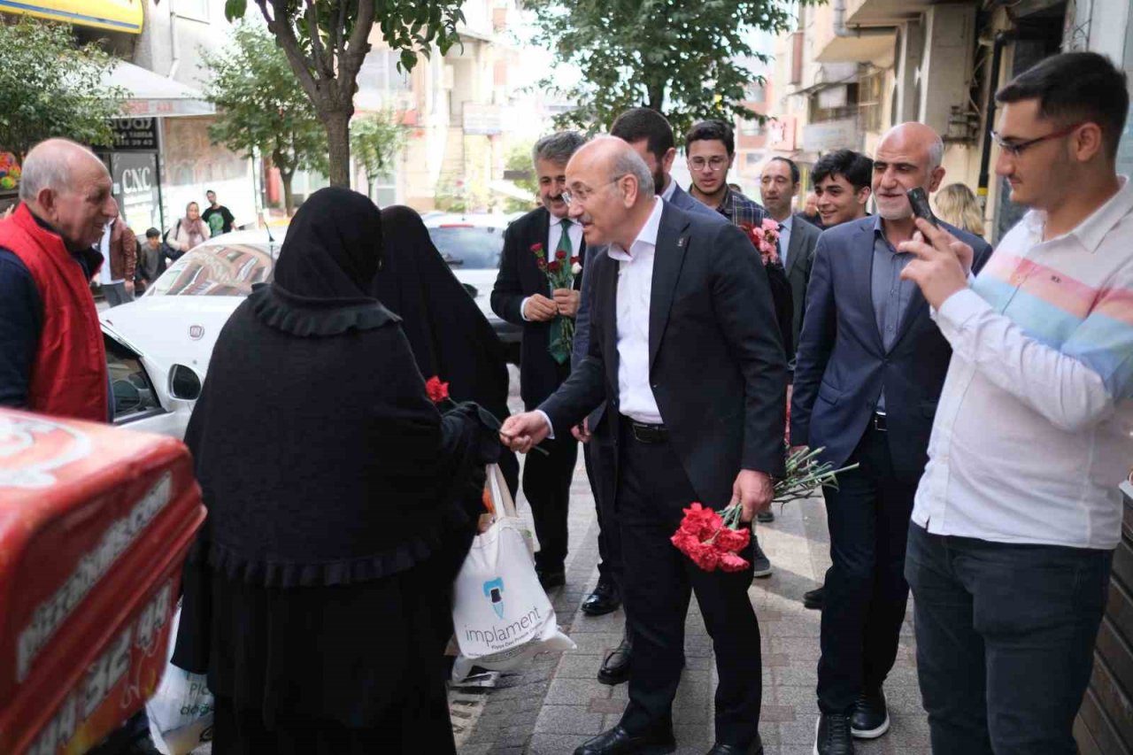 AK Partili vekil adayları Kağıthane’yi sokak sokak ziyaret ediyor