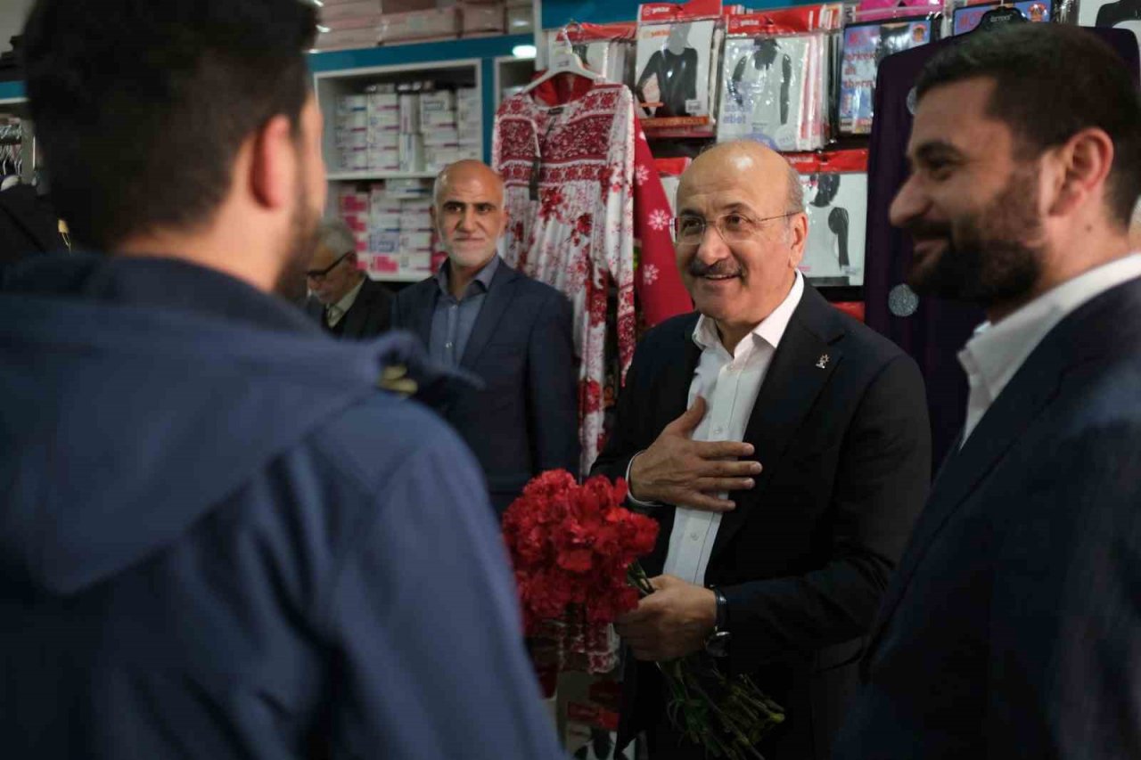 AK Partili vekil adayları Kağıthane’yi sokak sokak ziyaret ediyor