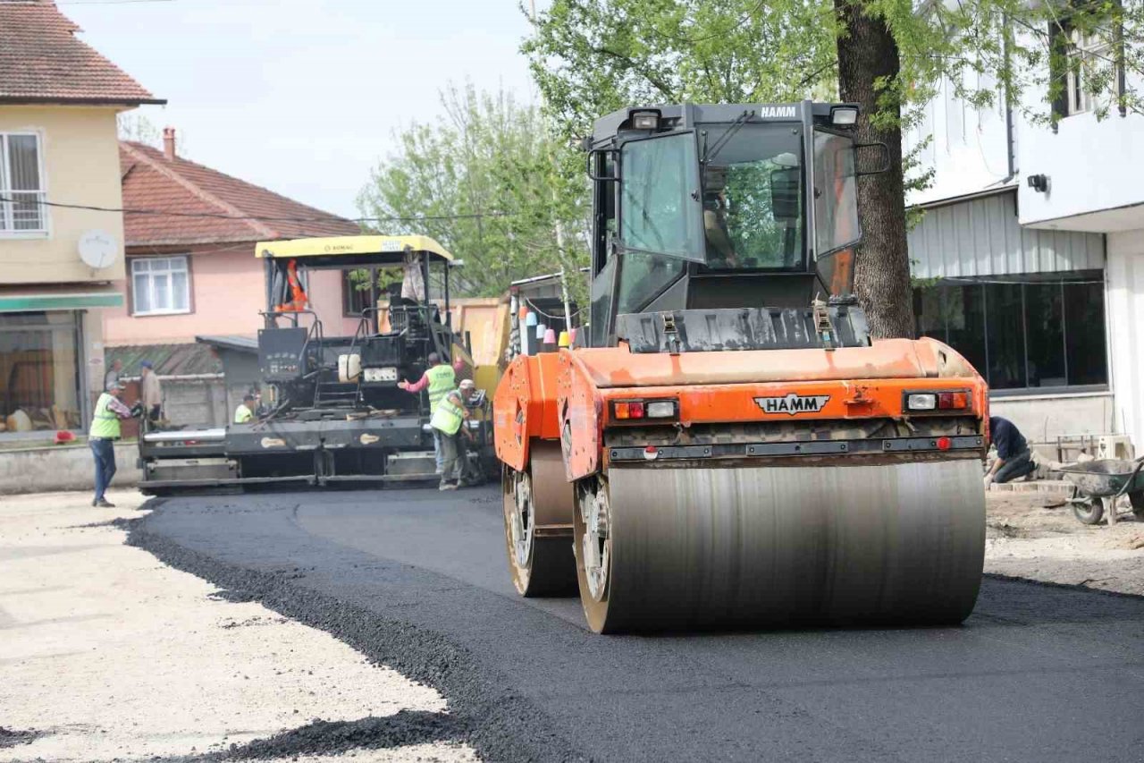 O mahalleye 3 bin 400 ton asfalt serimi yapıldı