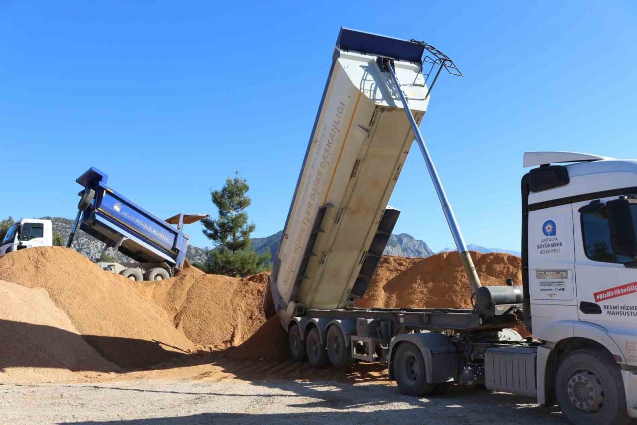 Büyükşehirden, Akseki ve Gündoğmuş yollarına yaz çalışması