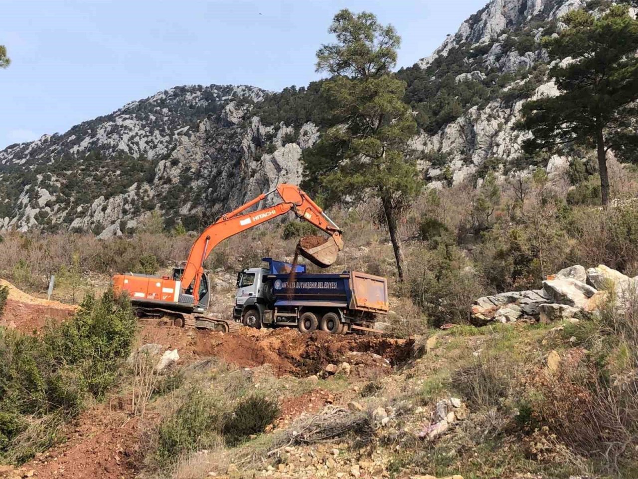 Büyükşehirden, Akseki ve Gündoğmuş yollarına yaz çalışması