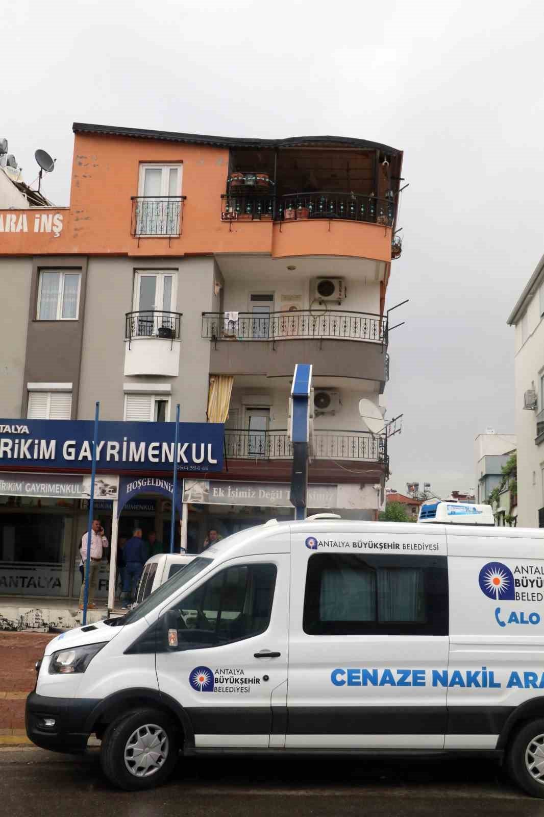 38 yaşındaki adamı ölüm seccade üzerinde yakaladı