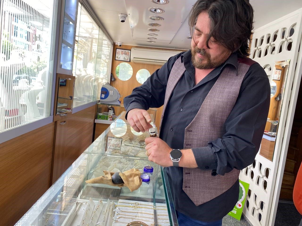 Sahte altının değerini düşürdü, kuyumcunun 25 yıllık tecrübesinden kaçamadı