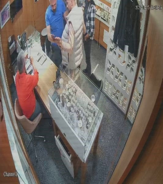 Sahte altının değerini düşürdü, kuyumcunun 25 yıllık tecrübesinden kaçamadı