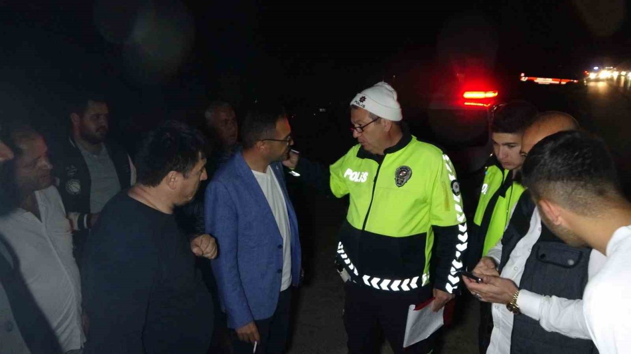 Yola dökülen kaygan madde, 6 aracın karıştığı zincirleme kazaya neden oldu