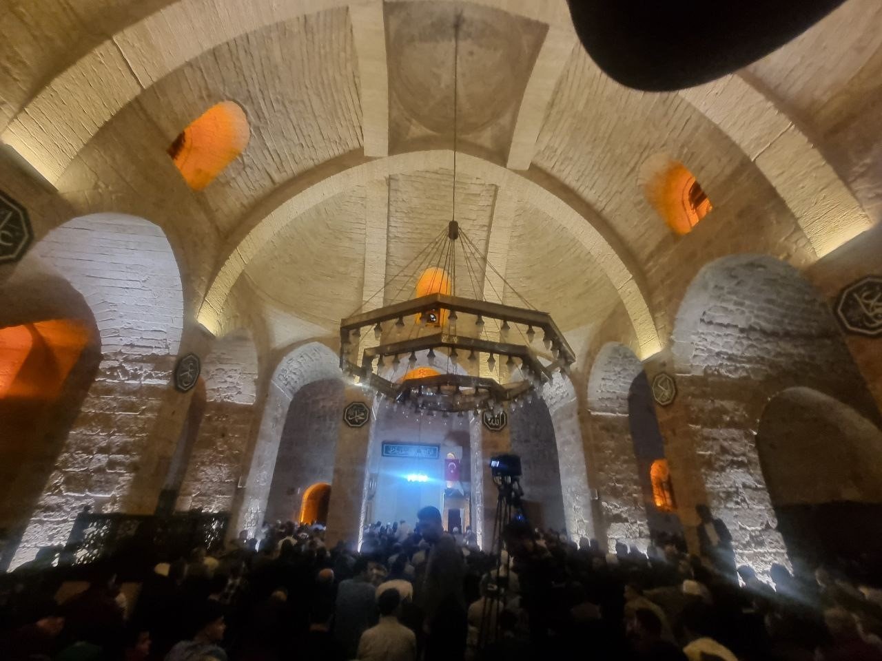 6 asırlık Hoş Kadem Camii, Kadir Gecesi doldu taştı