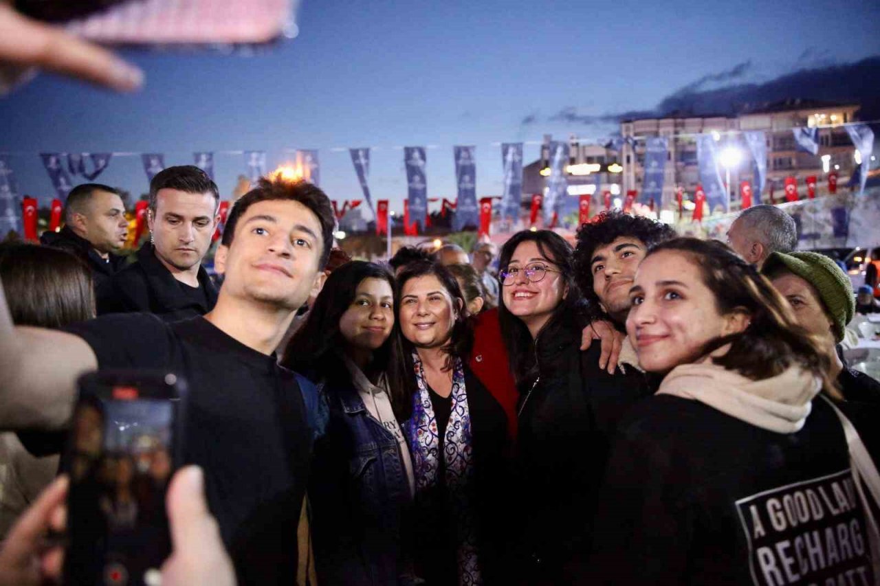 Aydınlılar, Büyükşehir’in iftar sofralarında bir araya geldi