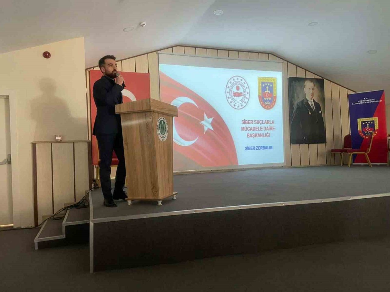 Öğrencilere siber zorbalık eğitimi verildi