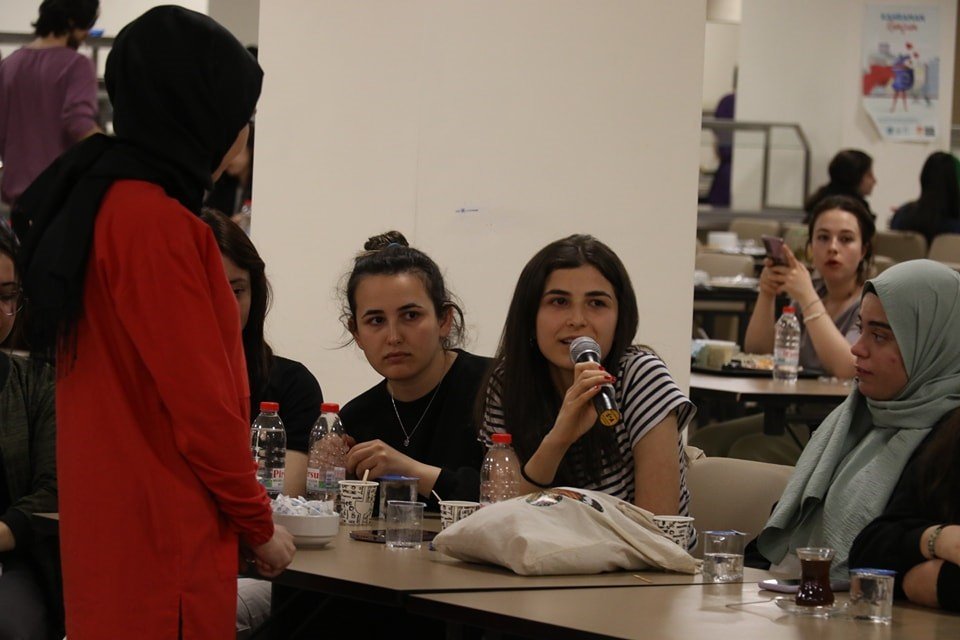 Vali Aksoy, öğrencilerle iftarda buluştu