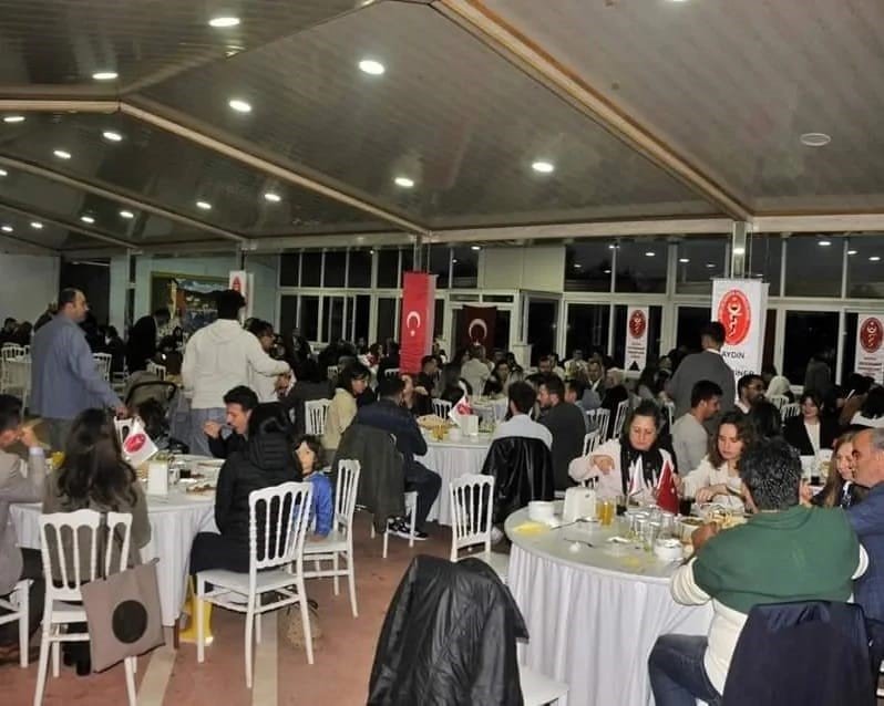 Veteriner hekimler depremzedeler için iftarda buluştu