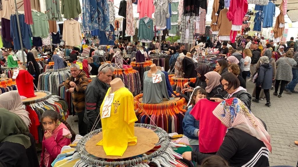 Tarihi Salı Pazarı’na bayram erken geldi