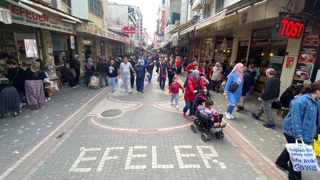 Tarihi Salı Pazarı’na bayram erken geldi