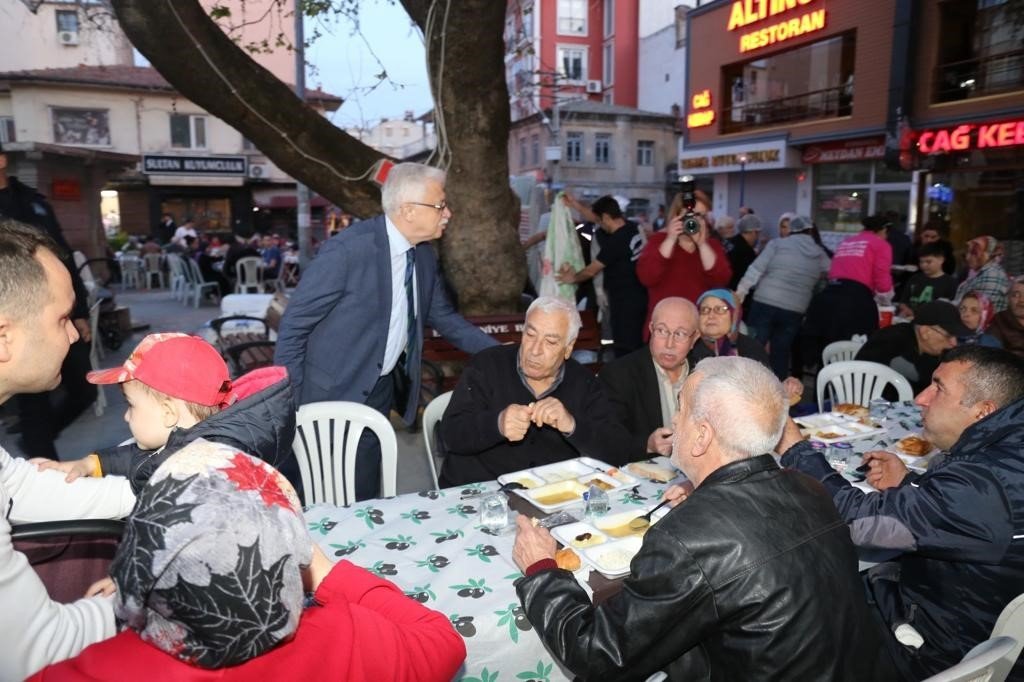 Burhaniye’de 5 bin kişilik iftar
