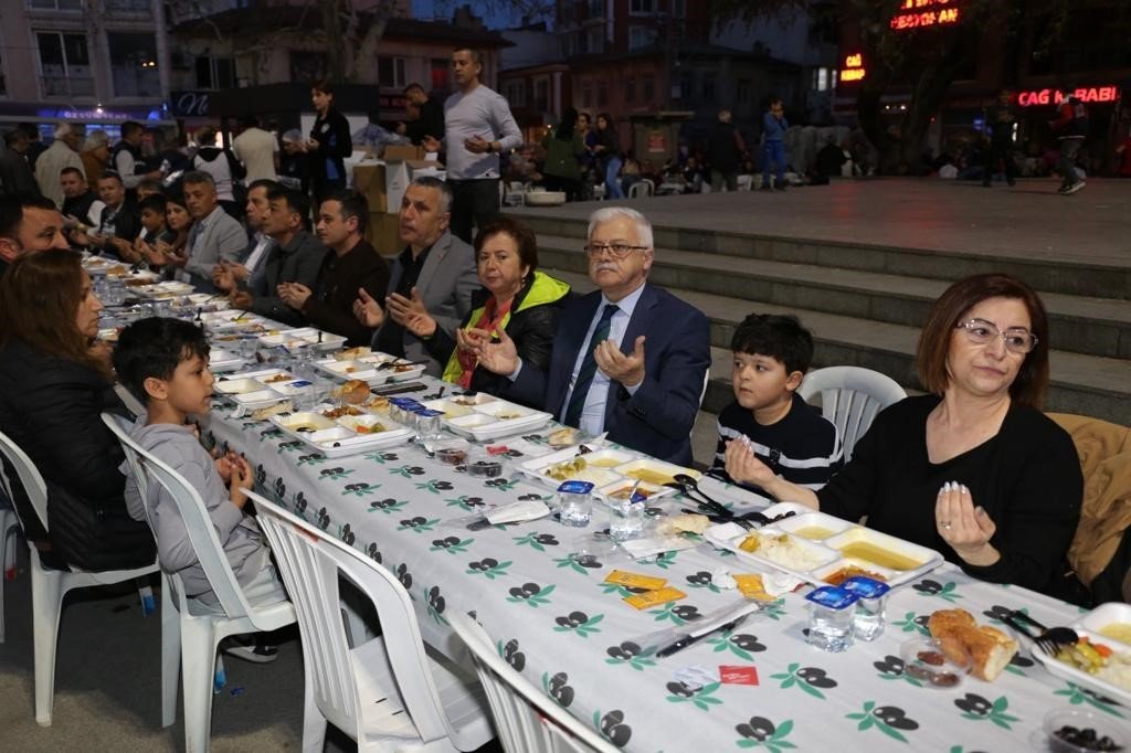Burhaniye’de 5 bin kişilik iftar